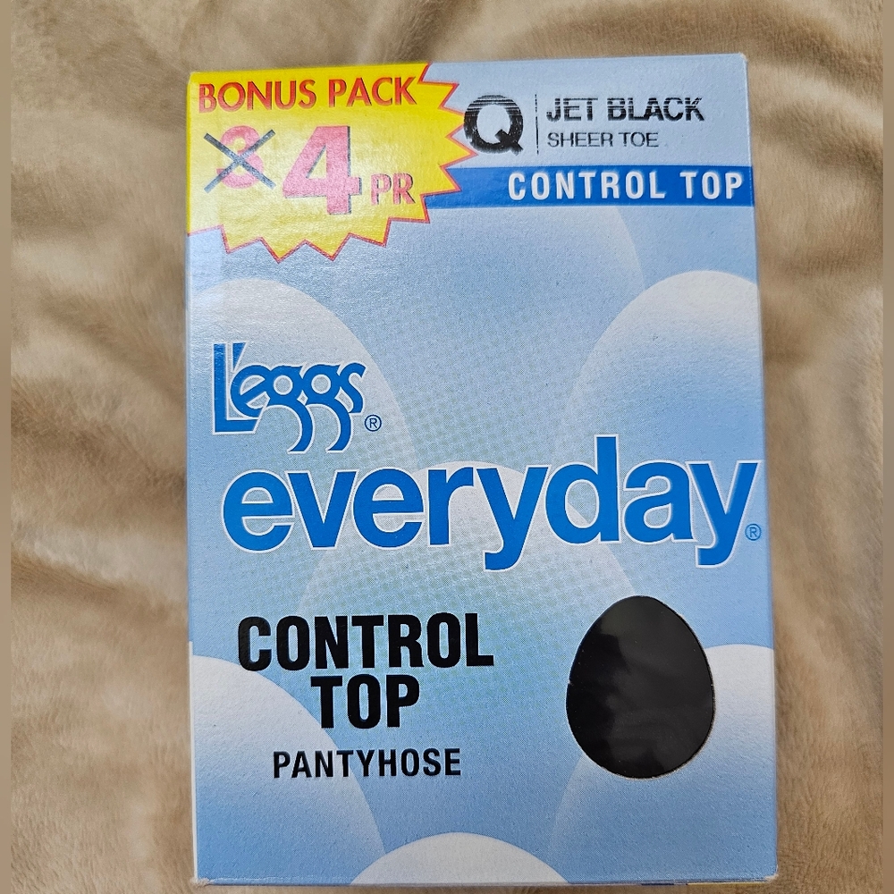 Vintage L'eggs Everyday Control Top Pantyhose - Jet Black. Size Q.